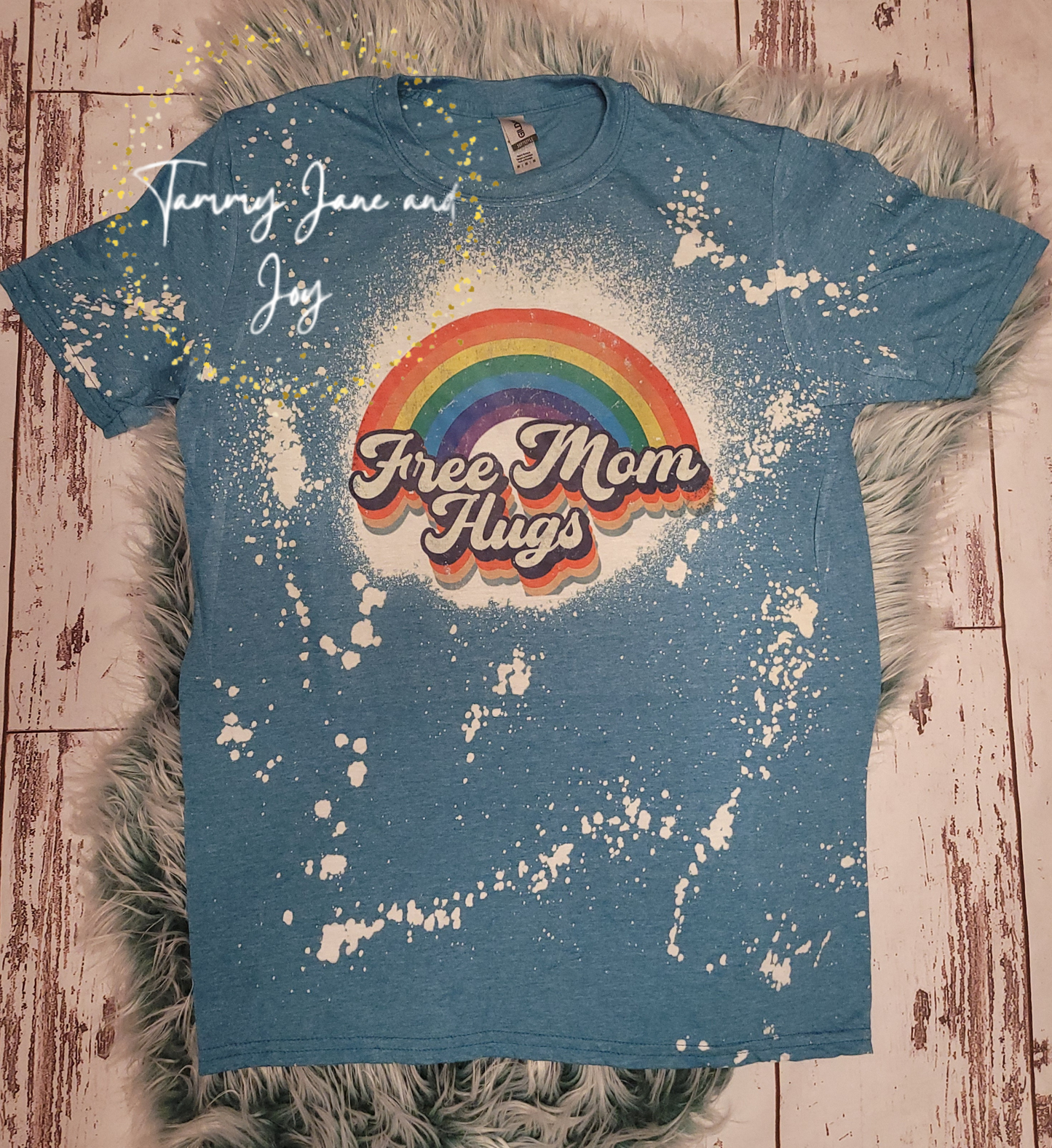 Free Mom Hugs Pride Tee